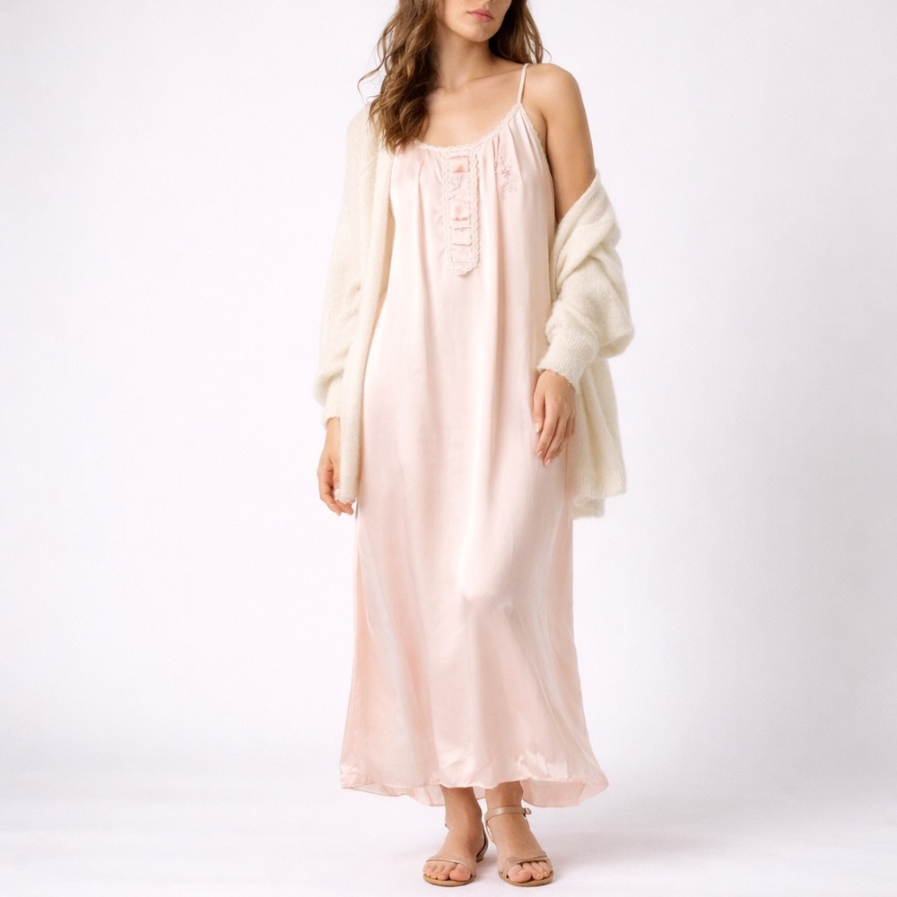 Vintage 70s Barbizon Pale Pink Satin / Nylon Slip Nightdress